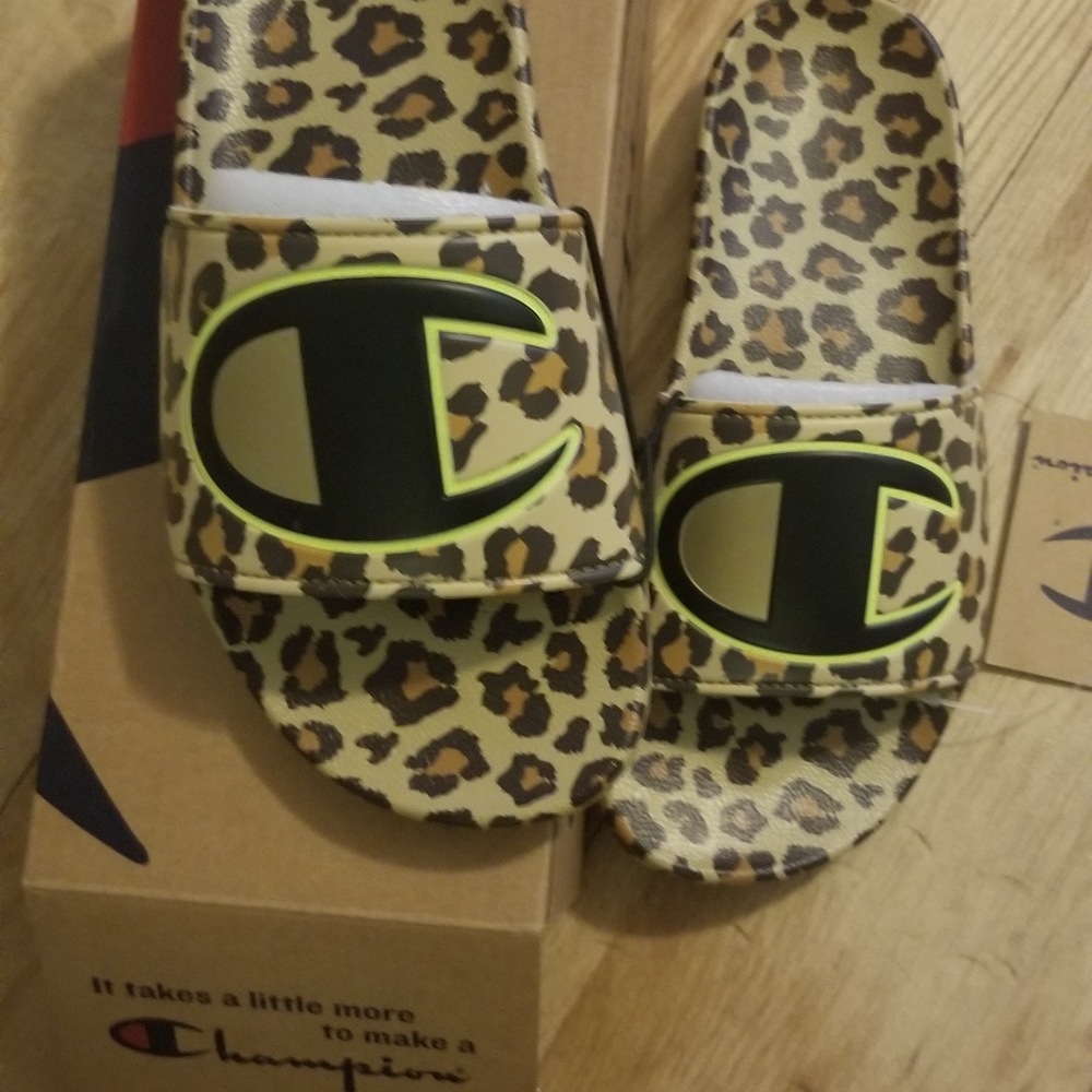 Champion leopard slides